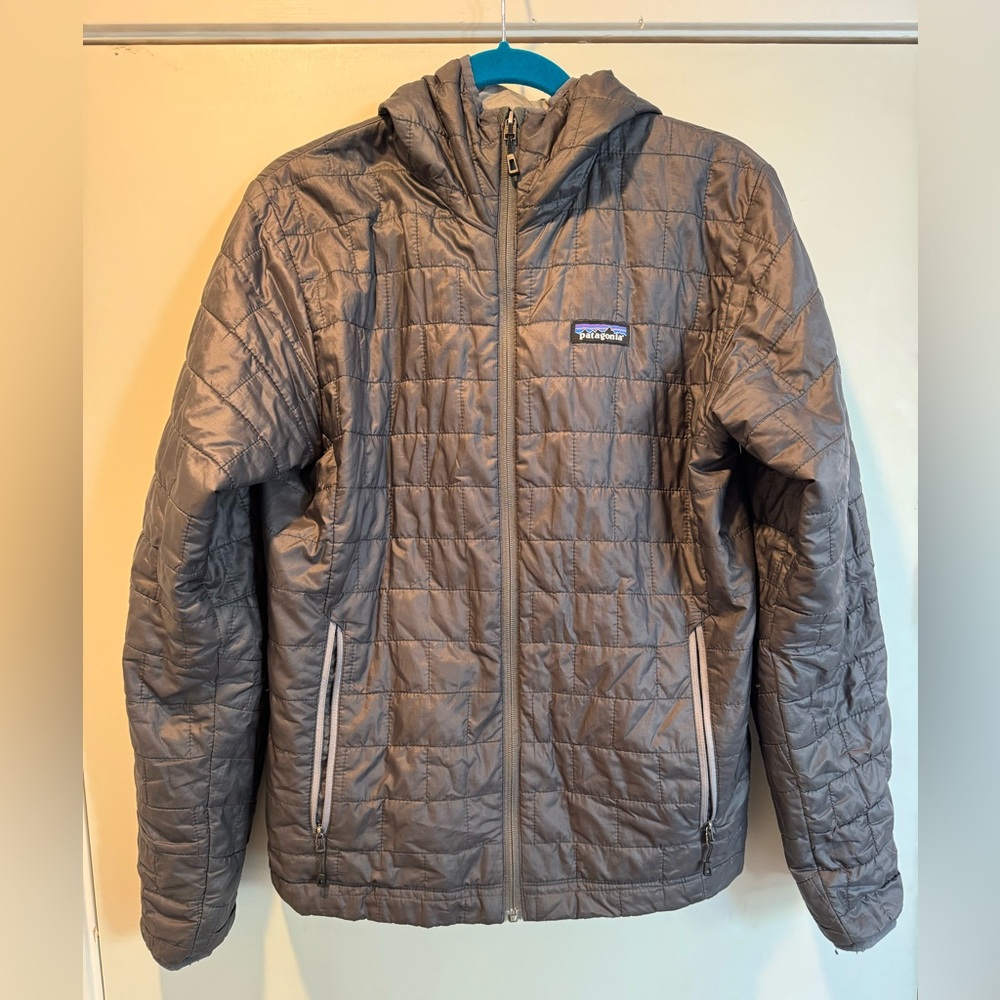 Small men’s Patagonia hooded Nano Puff in Forge Grey.